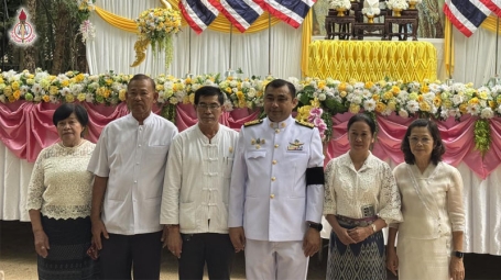 ร่วมพิธีวางพานพุ่มดอกไม้ถวายบังคมเบื้องหน้าพระบรมฉายาลักษณ์ วันนวมินทรมหาราช